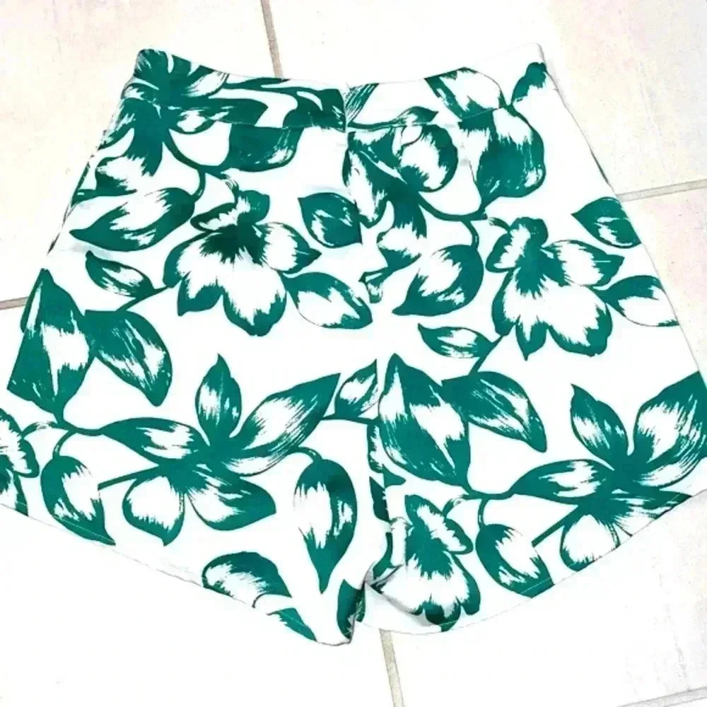 Superdown Shakira Shorts in White & Green - Picture 4 of 6
